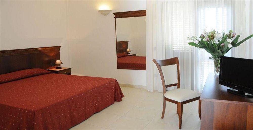 Agri Hotel Conte Salentino Sant Isidoro  Extérieur photo