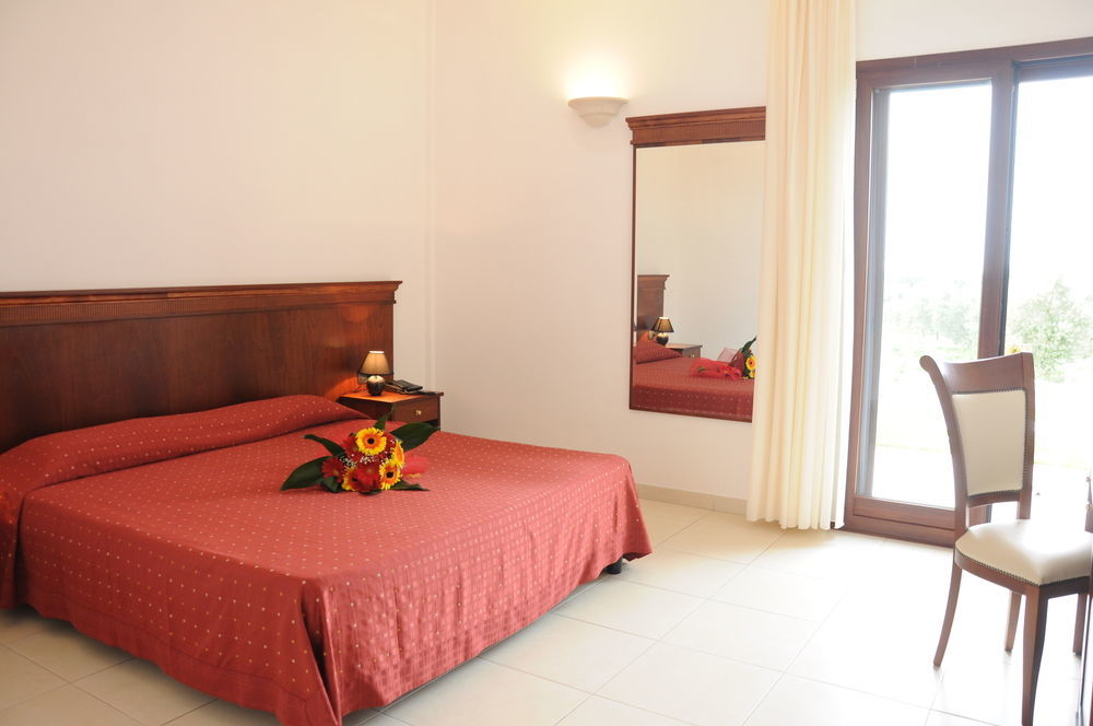 Agri Hotel Conte Salentino Sant Isidoro  Extérieur photo